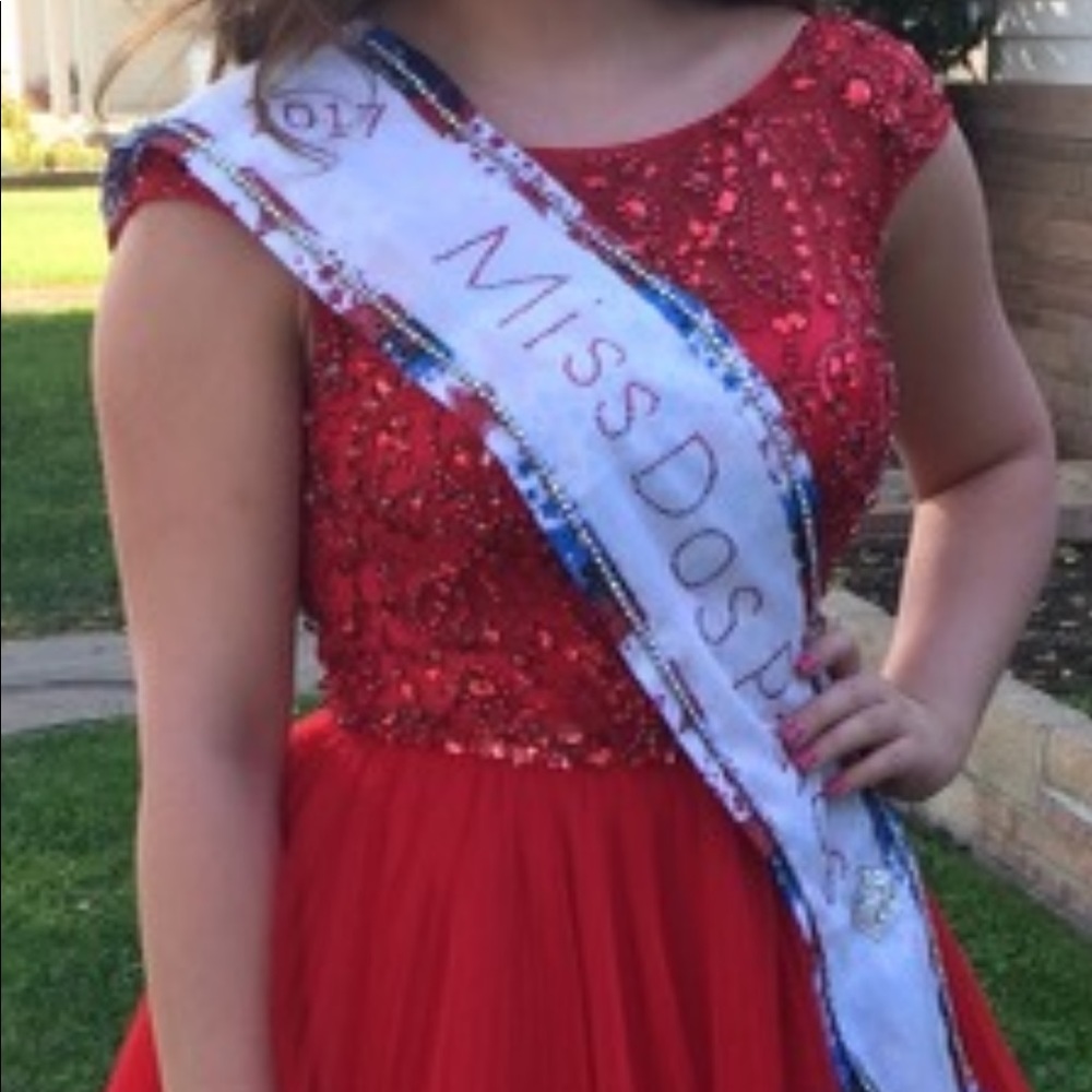 Short red Sherri hill fit and flare dress!
